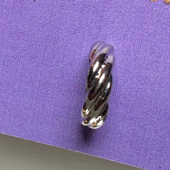 Silver Costume Twisted Rope Oval Stud Half Hoop Earrings 1/2 in.EUC - Picture 3 of 6